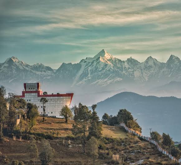 Chaukori in September: Weather, Himalayan Views & Budget Guide